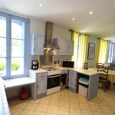 85 M² La Chapelle Fuer Fuenf Personen By Interhome Le Tech