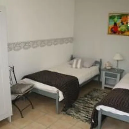 85 M² La Chapelle Fuer Fuenf Personen By Interhome * Le Tech
