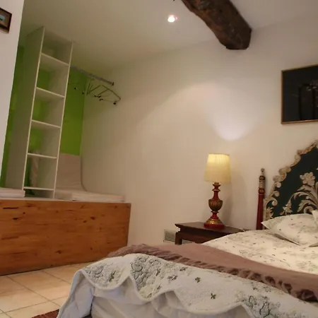 85 M² La Chapelle Fuer Fuenf Personen By Interhome Le Tech